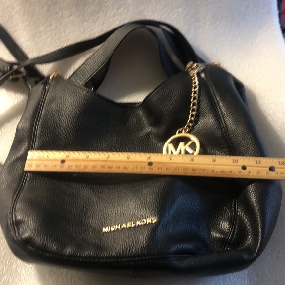 Michael Korea black purse. - Picture 3 of 16